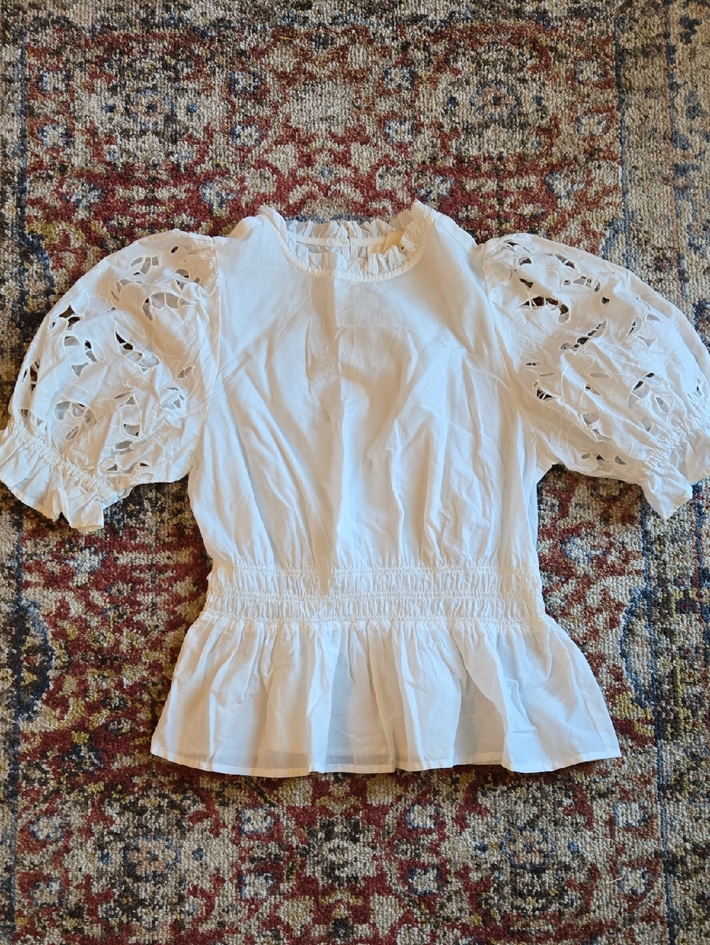 Universal Thread Goods Co. White eyelet puffy sleeve blouse top size small